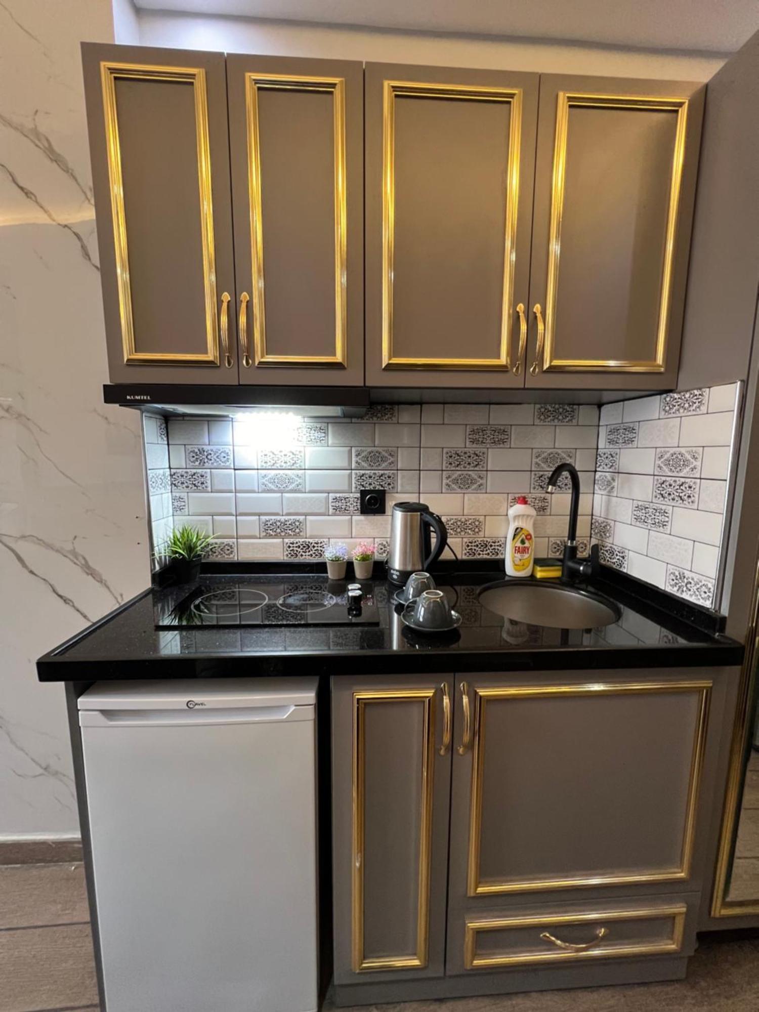 Taksim Larissa Hotel Suites イスタンブール エクステリア 写真