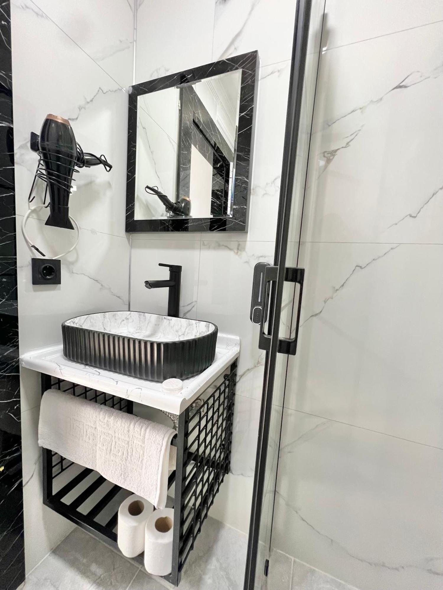 Taksim Larissa Hotel Suites イスタンブール エクステリア 写真